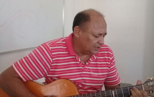 O sindicalista e m&uacute;sico Ad&atilde;o Farias Alves Vieira Silva j&aacute; trabalha um mix de m&uacute;sicas homenageando algumas paisagens do estado. &Eacute; um trabalho que visa enaltecer os 40 anos do MS. Letrista de excel&ecirc;ncia ele j&aacute; est&aacute; com alguns convites para se apresentar em 