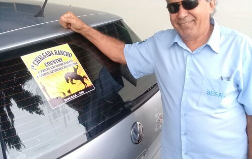 Paulo Nantes, mestre churrasqueiro, vencedor de um sorteio de uma novinha do Emp&oacute;rio Rural de Douradina e membro da Cavalgada do Rancho Country de Clayton Nantes.
