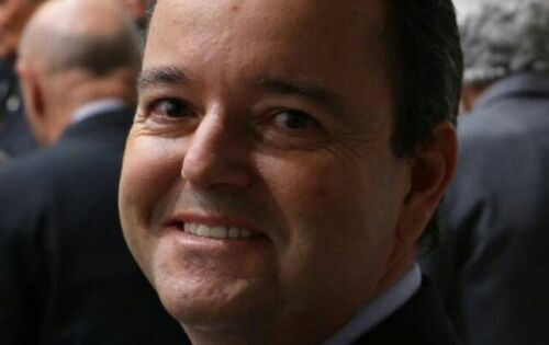 O professor doutor F&aacute;bio Edir dos Santos Costa reitor da Uems recebeu apoio do stro da Educa&ccedil;&atilde;o Mendon&ccedil;a Filho para se candidatar em 2018 para uma vaga na C&acirc;mara dos Deputados. " Quero voc&ecirc; como colega. Vamos colocar a educa&ccedil;&atilde;o no apogeu". Disse Mendon&ccedil;a.