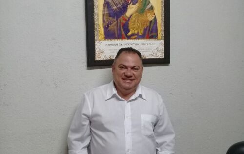 Carlos Santos, suplente de vereador pelo PDT em Campo Grande, com a&ccedil;&otilde;es emergenciais nas in&uacute;meras comunidades que atua. &Eacute; um dos nomes importantes da nova safra pol&iacute;tica do estado.