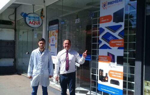 Rafael Vilalba e Lucas Ant&ocirc;nio com a nova marca de servi&ccedil;os em celulares de Campo Grande, a PREMIERE TECNOLOGIA do Jardim dos Estados. Rafael Vilalba foi um dos empreendedores com case de sucesso no estado esse ano de maior volume em acessos nas redes soc