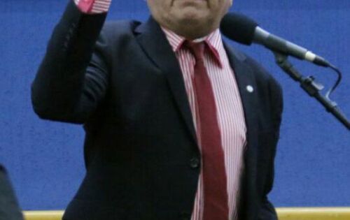 Um dos mais representativos vereadores da C&acirc;mara Municipal de CG e que aparece muito bem em diversas pesquisas para 2018 tanto como candidato para deputado estadual ou federal. Valdir Gomes consolida seu mandato direcionado nas causas sociais e na valori