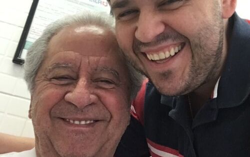 Pai e filho. Dr. Levy Dias e Levyzinho Dias. DNA de pol&iacute;tica positiva, construtiva, idealista e que o Mato Grosso do Sul reverencia sempre. Um est&aacute; aposentado da vida p&uacute;blica e cultivando seguidores e o outro come&ccedil;ando sua caminhada igual ao pai em prol d
