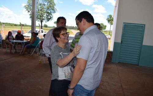 Os deputados Teresa Cristina e Elizeu Dion&iacute;sio em andan&ccedil;as pelo estado e amigos de sempre.