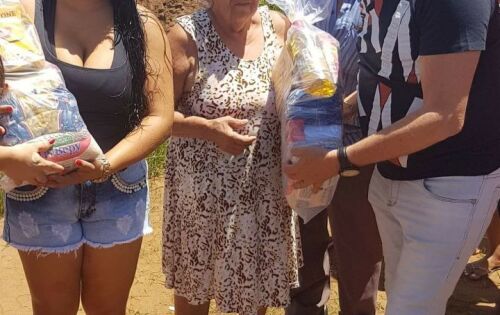 O vereador Valdir Gomes fazendo fluir suas a&ccedil;&otilde;es sociais nos bairros de Campo Grande. Em recentes pesquisas Valdir aparece muito bem para disputar uma vaga para a C&acirc;mara dos Deputados ano que vem .