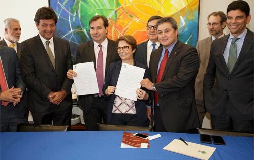 Como a coluna j&aacute; tinha previsto a deputada Tereza Cristina assinou filia&ccedil;&atilde;o ontem no DEM.