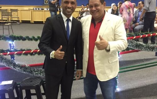 O secret&aacute;rio Ademar Coringa J&uacute;nior e o c&eacute;lebre desportista e atual assessor da prefeitura de CG Jaja na entrega de M&eacute;ritos para quem defende a causa dos Direitos Humanos.
