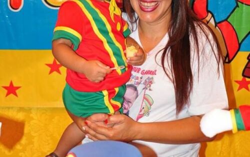 ***Felicidades para Indiamara Vendruscolo que comemora hoje mais um ano de vida. &Eacute; uma grande felicidade ver as pessoas que se esfor&ccedil;am de verdade receberem a merecida recompensa. Parab&eacute;ns pelo esfor&ccedil;o profissional, pelo exemplo de mulher guerreira e pela