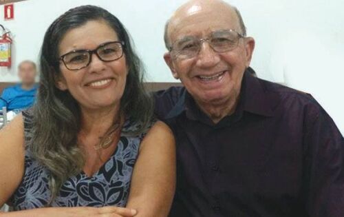 *** Marluce da Silva Fontoura comemora na pr&oacute;xima segunda-feira mais um ano de vida. Na foto Marluce ao lado do esposo querido Dr. Paulino Fontoura. Felicidades!