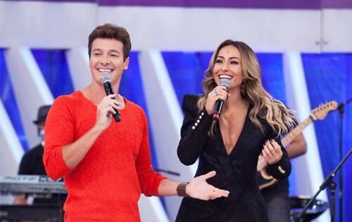 *** O apresentador Rodrigo Faro e Sabrina Sato, os que mais faturam na TV Record, onde a participa&ccedil;&atilde;o sobre cada a&ccedil;&atilde;o de merchandising varia entre 25% a 35%. Faro e Sabrina Sato est&atilde;o faturando legal!!