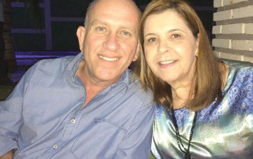 ***Parab&eacute;ns para empres&aacute;ria Jane Pratavieira (Central do Cabeleireiro) que amanh&atilde; estar&aacute; comemorando mais um anivers&aacute;rio. Na foto ao lado do marido Marcio. Felicidades!!!