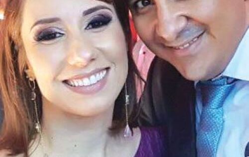 ***Aniversariando hoje o Advogado Valdeir da Silva Neves. Na foto ao lado da esposa C&aacute;ssia. Parab&eacute;ns!!!
