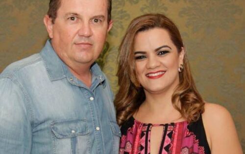 ***Paulo Cesar de Souza, do Edi&ccedil;&atilde;o de Not&iacute;cias completa idade nova amanh&atilde; (03). Desejamos felicidades e muitos anos de vida. Na foto ao lado da esposa, a jornalista Sheila Forato.