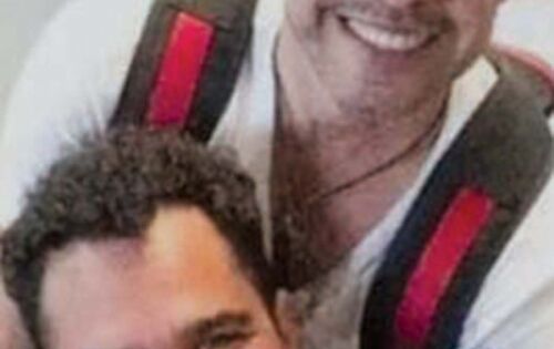 *** Ontem foi comemorado o Dia do Irm&atilde;o, sendo assim, o cantor Luciano Camargo resolveu publicar uma foto ao lado do seu irm&atilde;o, Zez&eacute; Di Camargo. &ldquo;Feliz dia do irm&atilde;o&rdquo;, escreveu ele na legenda.Nos coment&aacute;rios, os seguidores mandaram elogios e recados para Z