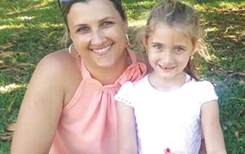 *** Quem comemorou ontem (24) os parab&eacute;ns por mais um niver, foram a fisioterapeuta Luciane Ortiz (Clinica Corpo e Sa&uacute;de) e sua filhinha Priscila Ortiz. Parab&eacute;ns e muitas felicidades!!