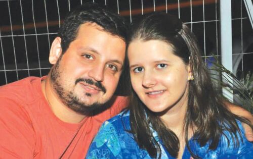 *** Acontece amanh&atilde; (10) a cerim&ocirc;nia de casamento dos jovens Theodossi Kalache neto e Nath&aacute;lia Figueiredo, no Murano Buffet em Campo Grande. Neto como &eacute; carinhosamente conhecido, &eacute; filho de Zora Softov e Jorge Kalache ( in memoriam). 