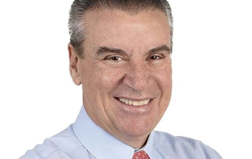 *** O deputado estadual Paulo Corr&ecirc;a (PR) j&aacute; conseguiu 18 votos para sua candidatura &agrave; presi-d&ecirc;ncia da Assembleia. Ontem ele conquistou a ades&atilde;o de mais dois parlamentares do PT &ndash; Pedro Kemp e Cabo Almi, al&eacute;m do colega de partido, Felipe Orro. Paulo Corr&ecirc;
