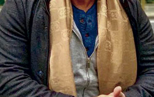 *** Eduardo Costa usou o Instagram para acabar com a pol&ecirc;mica de mandar um seguran&ccedil;a &ldquo;dar uns tapas&rdquo; e expulsar um f&atilde; de um show nos Estados Unidos. No depoimento, o cantor citou a trag&eacute;dia de Brumadinho e prometeu fazer um show na cidade mineira. &ldquo;Um caos acontecendo na cidade de Brumadinho, mortos pra todos os lados, desabrigados, tristeza, fome e sede e as pessoas insistem em falar de mim. &ldquo;S&oacute; por que eu mandei retirar um cara num show que estava jogando bebidas em mulheres, desrespeitando outras pessoas de bem que ali estavam, inclusive senhoras de idade. Me excedi na forma, mas foi por um bem maior. Enfim, uma coisa n&atilde;o justifica a outra, pe&ccedil;o desculpas pela forma em que me posicionei&rdquo;. 