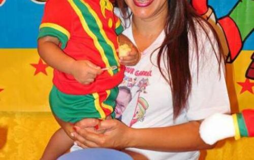 ***Com muita alegria parabenizamos a amiga Indiamara Vendruscolo, que completa mais um ano de vida nessa sexta-feira. Na foto ao lado do filho Arthur. Desejamos sa&uacute;de, sucesso e vida longa. Parab&eacute;ns!!!