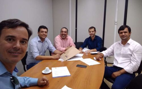 O novo PTB MS reuniu agora pouco no gabinete do Deputado Estadual Neno Razuk para diagnosticar os problemas enfrentados pela sigla e montar a nova estrat&eacute;gia a partir de agora.