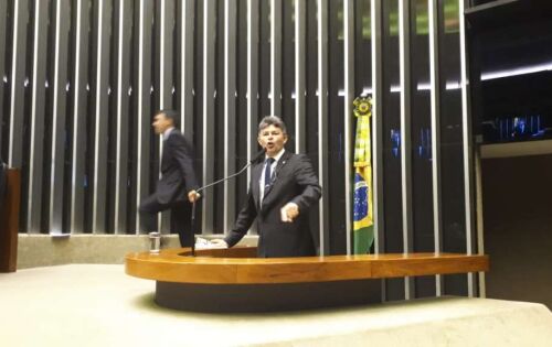As alt&iacute;ssimas multas aplicadas pelo Ibama do MT provocaram aspero discurso do Deputado Federal Jos&eacute; Medeiros ( Podemos) na sess&atilde;o dessa quinta feira no Plen&aacute;rio da C&acirc;mara dos Deputados.
