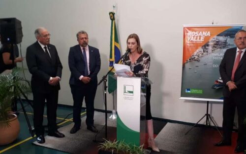 Lan&ccedil;ada agora na C&acirc;mara dos Deputados a Frente Parlamentar Mista Para o Futuro do Porto de Santos litoral de SP com 127 anos e o maior da Am&eacute;rica Latina. A Deputada Rosana Valle &eacute; a presidente da Frente.