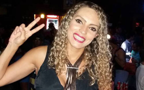 ***A lind&iacute;ssima amiga Cris Ferreira faz anivers&aacute;rio amanh&atilde;. Que seu dia seja repleto de paz, amor e felicidade. Parab&eacute;ns!!!