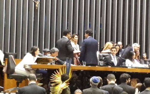 ***Sess&atilde;o Solene em Homenagem ao Dia Mundial das Doen&ccedil;as Raras agora no Plen&aacute;rio da C&acirc;mara dos Deputados com a presen&ccedil;a da Primeira Dama Michele Bolsonaro e do Ministro da Sa&uacute;de Luiz Henrique Mandetta.