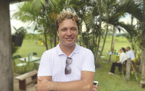 *** Nossos parab&eacute;ns de hoje v&atilde;o para o professor, cabeleireiro e nosso querido e amado colunista Rodrigo Souza. Felicidades de toda equipe do Di&aacute;rio do Estado e nossa gratid&atilde;o pela parceria. Felicidades!