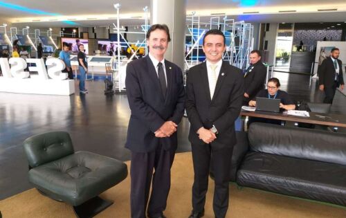 O presidente da Comiss&atilde;o de Direito Adm da OAB Nacional Jo&atilde;o Paulo Lacerda e o Deputado Federal Hermes Parcianello um dos maiores l&iacute;deres do Paran&aacute; . Lacerda tomou posse ontem e &eacute; um dos mais respeitados juristas do MS.