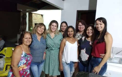 ***Esta colunista ladeada pelas amigas, Lis, Dalvinha, C&aacute;tia Softov, Sandra, Tha&iacute;s R&uacute;bia, Dr&ordf; Vera Helena e Ana Freitas, durante evento no s&aacute;bado a noite. 