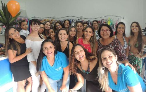 *** Momento de muita alegria e expectativa durante a inaugura&ccedil;&atilde;o da loja Suely Biquinis que aconteceu ontem em Coxim. A nova loja est&aacute; situada a Rua Das Flores n&ordm; 40 A, Bairro Fl&aacute;vio Garcia. 