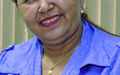 *** Parab&eacute;ns a vereadora Lucia da AAVC pelo excelente trabalho prestado a comunidade de Coxim, e principalmente pela iniciativa de construir a Capela Municipal. A vereadora conseguiu junto a prefeitura um terreno ao lado do Cemit&eacute;rio da Vila Bela e agora, come&ccedil;ou uma campanha para arrecadar doa&ccedil;&otilde;es de material para a constru&ccedil;&atilde;o. A Construpira doou 8 mil tijolos. A m&atilde;o de obra ser&aacute; realizada pela AGEPEN de Coxim. A Capela Municipal &eacute; importante, porque muitas pessoas n&atilde;o tem condi&ccedil;&otilde;es de pagar uma Capela e acaba sofrendo pela perda do ente querido e tamb&eacute;m por falta de condi&ccedil;&otilde;es de velar com dignidade. A Juiza Dr&ordf; Tatiana Dias de Oliveira Said est&aacute; trabalhando junto nessa conquista para Coxim. Quem puder doar &eacute; s&oacute; ligar para vereadora Lucia!