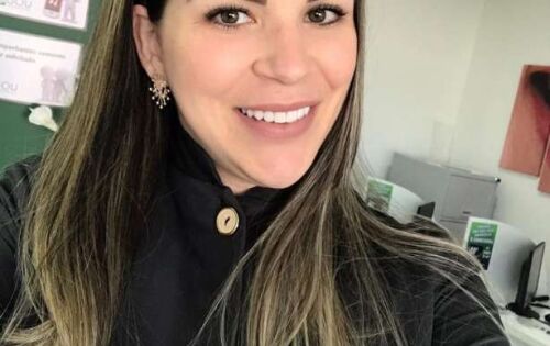 *** Nossos parab&eacute;ns de hoje (4) v&atilde;o para Dr&ordf; Emilenne Pasqualotto Rigonatto Marini pelo seu anivers&aacute;rio. Dr&ordf; Emilenne &eacute; propriet&aacute;ria da Clinica Gou Odonto localizada na Av. Virginia Ferreira n&ordm; 320. Desejamos felicidades e muitos anos de vida!!