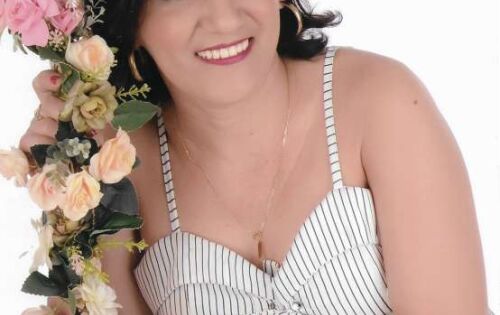 *** L&uacute;cia (Frutaria Araguaia) comemorando hoje mais um ano de vida. Felicidades!!