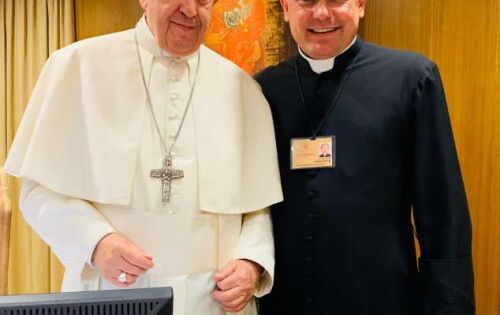***Nosso eterno querido Padre Micael. Na foto ao lado do Papa Francisco durante S&iacute;nodo da Amaz&ocirc;nia.