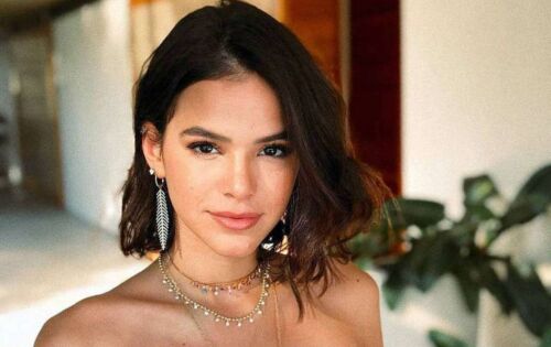 ***A atriz Bruna Marquezine, que estava na TV Globo desde 2003, n&atilde;o teve seu contrato renovado com a emissora carioca, que decidiu fazer convites de trabalho espec&iacute;ficos para a artista. Bruna Marquezine estava com contrato fixo desde 2003, quando estreou na novela &ldquo;Mulheres Apaixonadas&rdquo;. Segundo informa&ccedil;&otilde;es do site &lsquo;Observat&oacute;rio da Televis&atilde;o&rsquo;, a atriz manter&aacute; o v&iacute;nculo com a Globo por meio de contrato por obra, assim como j&aacute; vem sendo feito com boa parte do elenco art&iacute;stico que trabalha nas produ&ccedil;&otilde;es da emissora.