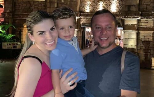 *** Dr&ordf; Emillene curtindo um momento mais que especial ao lado do filho e do marido, Bruno Marini. (Gou Odonto). Bruno que comemorou ontem (24/3) mais um ano de vida. Felicidades!