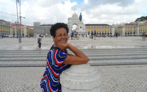 *** Hoje o dia &eacute; mais que especial para toda equipe da TRIANA MODAS. Al&eacute;m de grandes novidades, roupas bel&iacute;ssimas e pre&ccedil;o que cabe no seu bolso, ainda tem mais um motivo maravilhoso para comemorar essa data . Hoje (25) &eacute; niver da querid&iacute;ssima Mariana Luiza de Queiroz. Nossos parab&eacute;ns Mariana, pelo seu anivers&aacute;rio e nos DE desejamos muitas felicidades. Nosso carinho todo especial !!
