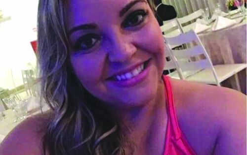 *** Nosso carinho todo especial para a Dr&ordf; Camila Mendon&ccedil;a (Fisiocl&iacute;nica) que aniversariou ontem (2). Felicidades!