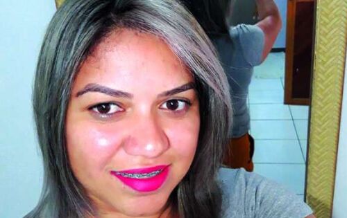*** S&aacute;bado (16) &eacute; dia de comemorar mais um ano de vida da amiga Fabiana Paranhos. Antecipadamente, enviamos nossos votos de felicidades. Parab&eacute;ns para voc&ecirc;, amiga! Que nunca lhe falte alegria, paz, amor e sa&uacute;de.