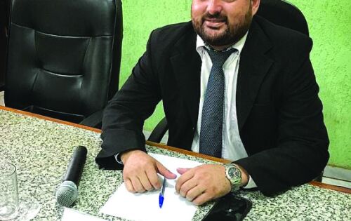 *** Quem estar&aacute; recebendo os parab&eacute;ns amanh&atilde; (16) ser&aacute; o vereador de Rio Verde, Andr&eacute;s Cl&aacute;udio de Souza. Parab&eacute;ns!!