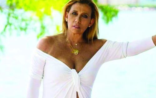*** Rita Cadillac, uma das dan&ccedil;arinas mais famosa desse Pa&iacute;s, hoje revela durante entrevista que o aux&iacute;lio emergencial de R$ 600 do governo veio em boa hora.A dan&ccedil;arina, de 65 anos, explicou que vai usar o benef&iacute;cio para pagar contas que est&atilde;o atrasadas. &ldquo;Estou sem trabalhar desde mar&ccedil;o quando tudo isso come&ccedil;ou. S&oacute; sai dinheiro, n&atilde;o est&aacute; entrando&rdquo;.A artista ainda contou que j&aacute; perdeu amigos contaminados pelo novo coronav&iacute;rus e seu sobrinho est&aacute; internado. 