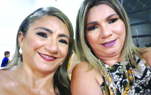 ***Amanh&atilde; (22) &eacute; dia de felicitar a querid&iacute;ssima amiga Hort&ecirc;ncia Rezende pela passagem do seu anivers&aacute;rio. Grande mulher &eacute; exemplo de for&ccedil;a e determina&ccedil;&atilde;o. &Eacute; orgulho para as pessoas que a cercam. Sempre com um sorriso no rosto e com o cora&ccedil;&atilde;o gigante, est&aacute; sempre pronta para ajudar aqu&eacute;m precisa. Felicidades, sa&uacute;de e paz. Na foto ao lado da filha, Rozalda Rezende.