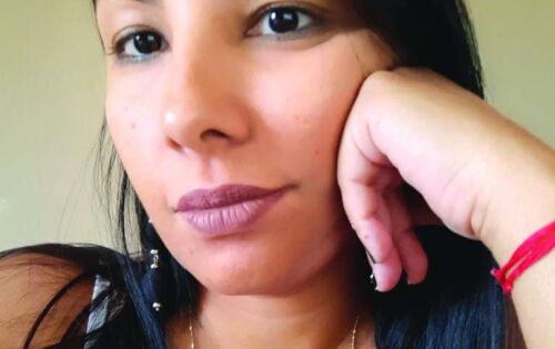 *** Parab&eacute;ns para a psic&oacute;loga Danielle Trindade que comemora hoje mais um ano de vida. Paz e muita sa&uacute;de! Feliz anivers&aacute;rio.