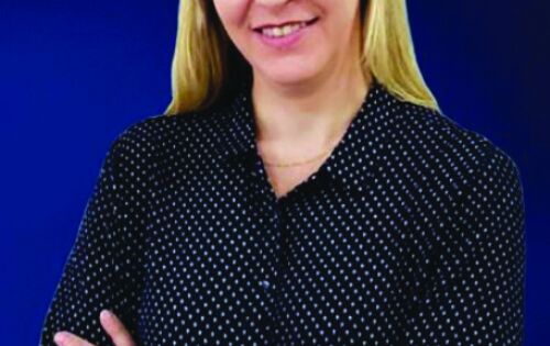 *** A professora Angela Kwiatkowski, diretora do campus de coxim do IFMS, comemora hoje seu anivers&aacute;rio. Parab&eacute;ns, estimada diretora! A voc&ecirc; temos muito que agradecer, pois todos os dias com seu trabalho voc&ecirc; vai gerindo, com profissionalismo e efici&ecirc;ncia, o futuro dos nossos estudantes. Parab&eacute;ns!