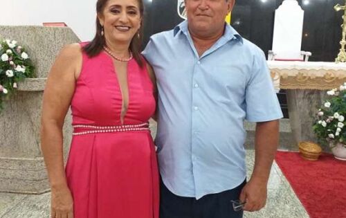 ***Amanh&atilde; o dia &eacute; especial por ocasi&atilde;o do anivers&aacute;rio da querida professora e eterna diretora da Escola Silvio Ferreira, Maria Leuda Oliveira Ferreira. Leuda j&aacute; desfruta de sua merecida aposentadoria, mas &eacute; lembrada como eterna diretora, como &eacute; carinhosamente nomina pela popula&ccedil;&atilde;o coxinense por conta dos longos anos de servi&ccedil;os prestados &agrave; frente da dire&ccedil;&atilde;o da Escola Silvio Ferreira. Na foto ao lado do marido, Severino Ferreira.