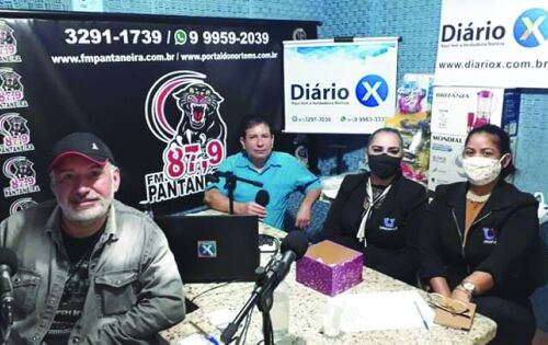 ***Oliva Maria Argerin Muller, diretora da Unopar/Santa Teresa e Anhanguera p&oacute;los S&atilde;o Gabriel e Camapu&atilde; e Suely de Jesus Barreto, coordenadora da Unopar em Coxim, foram as entrevistadas do programa S&aacute;bado da Verdade, na r&aacute;dio FM Pantaneira 87,9 no dia 4 de julho de 2020, das 9:30h &aacute;s 11:30h. Apresentado pelo radialista Valdeir Sim&atilde;o, com trabalhos t&eacute;cnicos do jornalista Paulo Ricardo do site Di&aacute;rio X, o programa tem transmiss&atilde;o ao vivo pelo Facebook, na p&aacute;gina do programa e no perfil pessoal do apresentador. Durante a entrevista das representantes da Unopar/Santa Teresa, destacou-se os in&uacute;meros elogios de ex-alunos, que voluntariamente, se manifestaram sobre as gratificantes experi&ecirc;ncias quando integraram o quadro de acad&ecirc;micos dos mais variados cursos da faculdade. (Di&aacute;rio X)