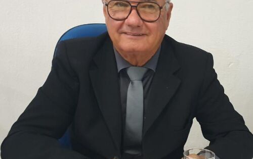 *** Parab&eacute;ns ao Carl&atilde;o da Triangulo que na pr&oacute;xima segunda-feira, estar&aacute; recebendo os parab&eacute;ns por mais um ano de vida. Felicidades!! 
