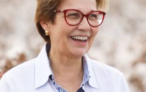 *** A Ministra Tereza Cristina (DEM) recebeu no s&aacute;bado &agrave; tarde o candidato a prefeito Edilson Magro, onde confirmou seu apoio incondicional, e prometeu ajuda-lo para trazer melhorias para a popula&ccedil;&atilde;o coxinense. Tereza Cristina &eacute; uma ministra da mais absoluta confian&ccedil;a e respeitada do presidente Jair Bolsonaro.